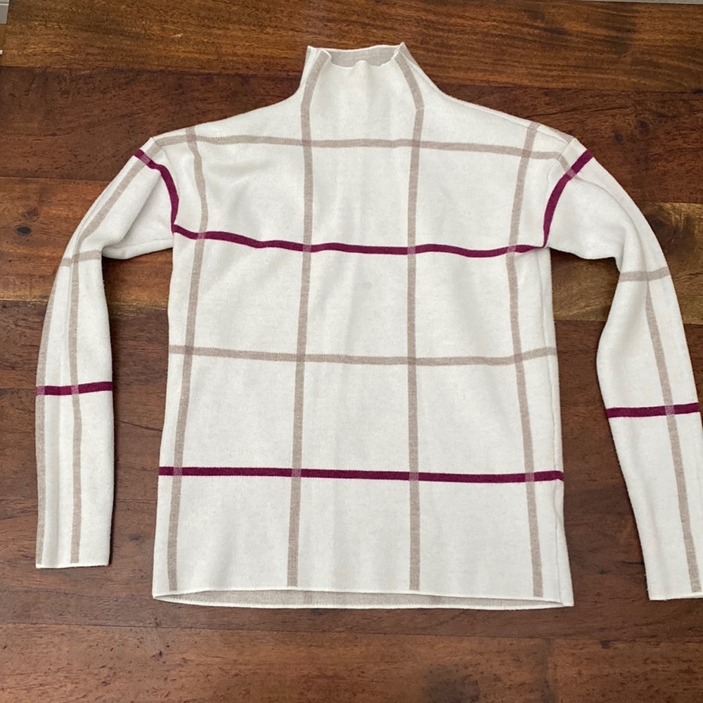 Tahari white and purple sweater size small